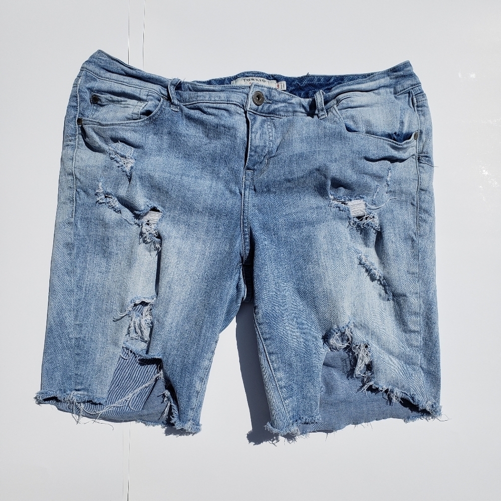 Torrid Womens Jean Shorts Size 18 Distressed Blue Denim Cotton Stretch Mid Rise